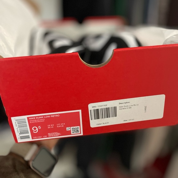 Nike Black and White Men's Sneakers
Brand new - Picture 3 of 4